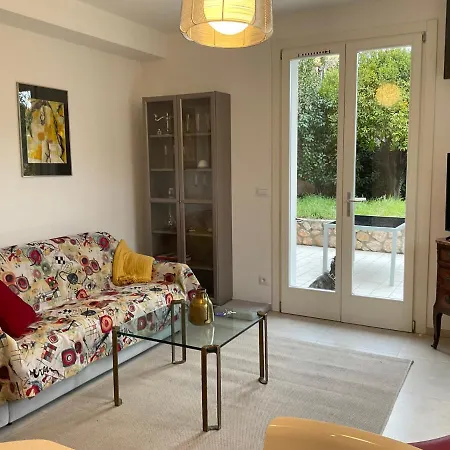 La Promenade A Apartment *